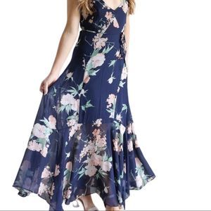 Dress Forum •Navy Floral Maxi Dress